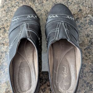 7.5 Naturalizer Black Slip-On Footwear